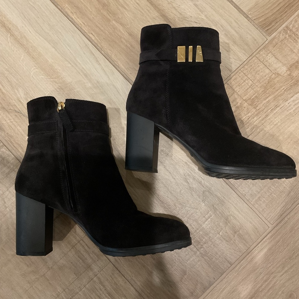 Tod's Black Suede Ankle Booties boots Gold tone Accent size 38 IT 8 US Authentic
